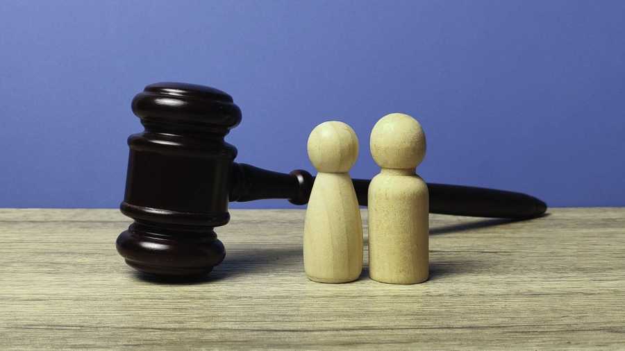 Birlikte yaşayan çiftlerin ev alma işlemi: Kayıt dışı partnerlerin hakları, tehlikeler ve hukuki sorunlar.