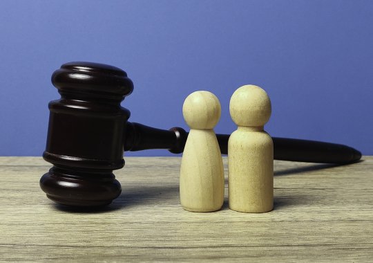 Birlikte yaşayan çiftlerin ev alma işlemi: Kayıt dışı partnerlerin hakları, tehlikeler ve hukuki sorunlar.