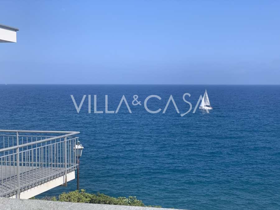 Bordighera'da özel plajlı villa