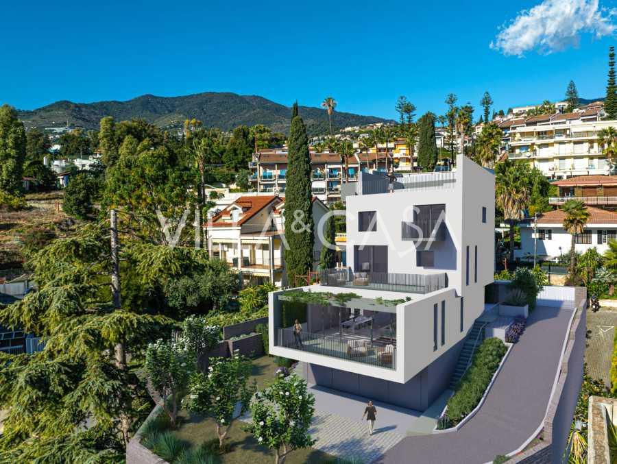 Satılık yeni bir villa Sanremo'da.