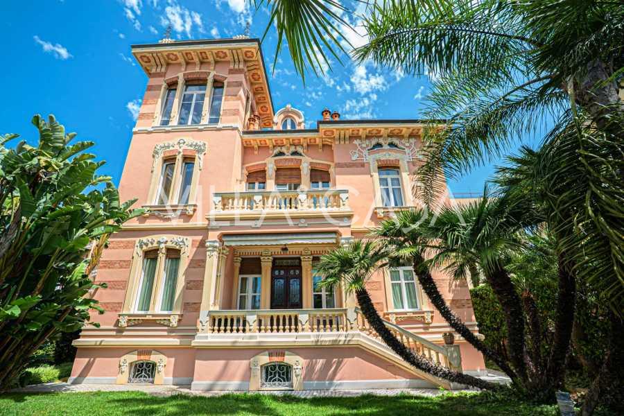 Ligurya bölgesinde lüks bir premium villa.