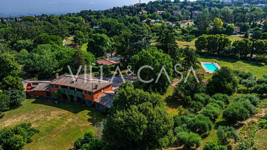 Grottaferrata'da Tarihi ve Havuzlu Villa