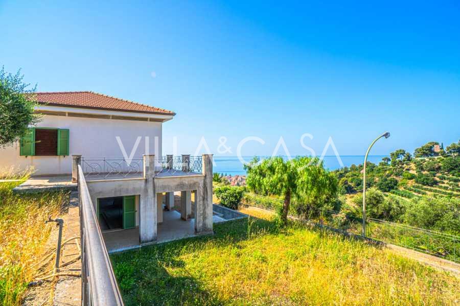 Modern bir villa Bordighera'da.