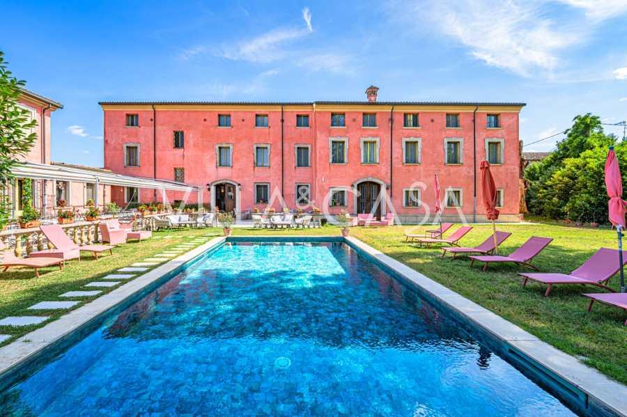 Lüks otel Reggio Emilia'da.