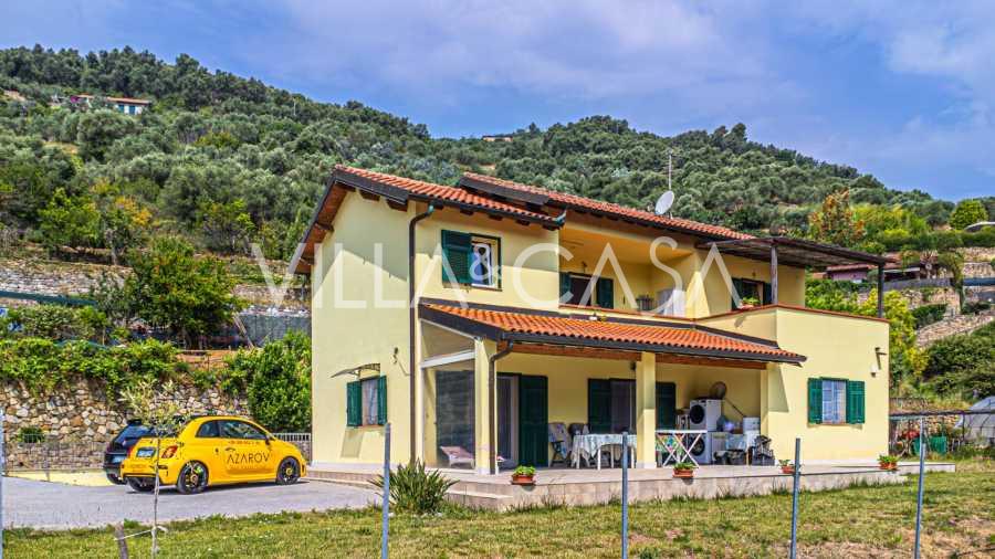 Kale manzaralı evden panoramik görünüm.