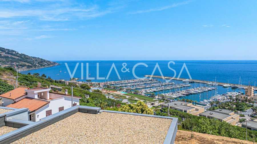 Modern bir villa Santo Stefano al Mare'de.