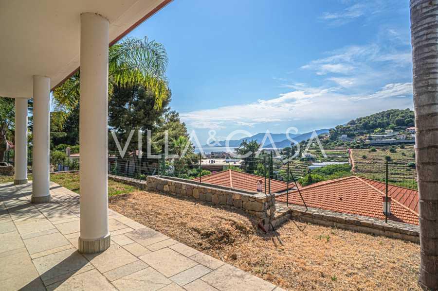 Deniz manzaralı modern villa, Bordighera'da.