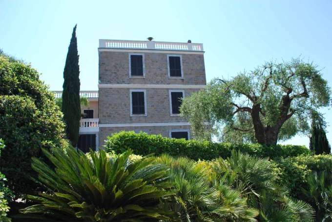 Liguria, Bordighera'da bahçeli lüks villa