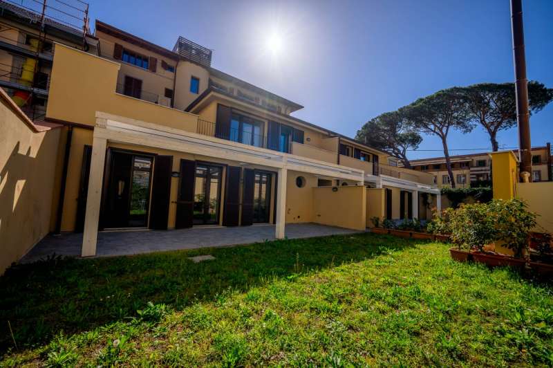 Montecatini Terme'de iki katlı bir townhouse.
