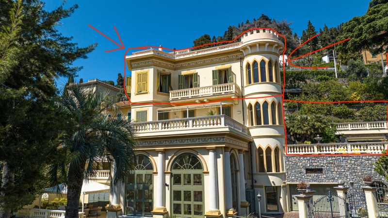 Alassio'da denize yakın bir villa kısmı