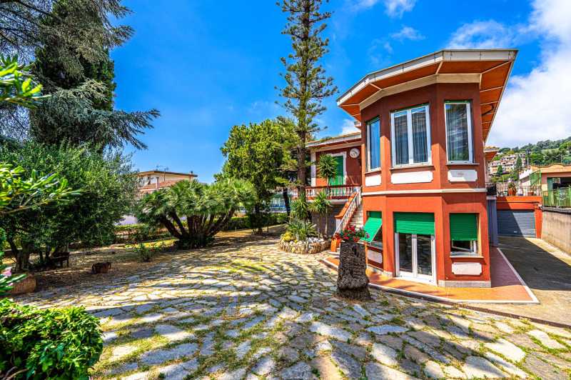 Deniz kenarında 380 metrekarelik bir villa Sanremo'da.