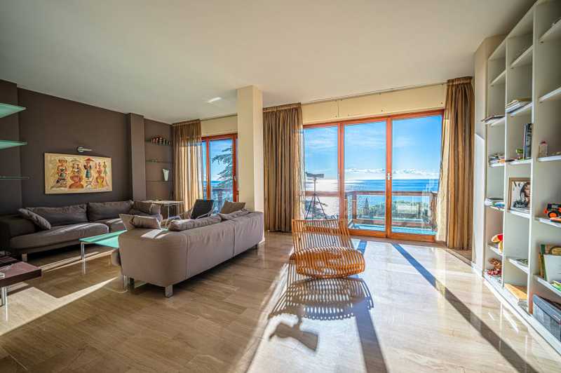 Deniz manzaralı Sanremo'da daire
