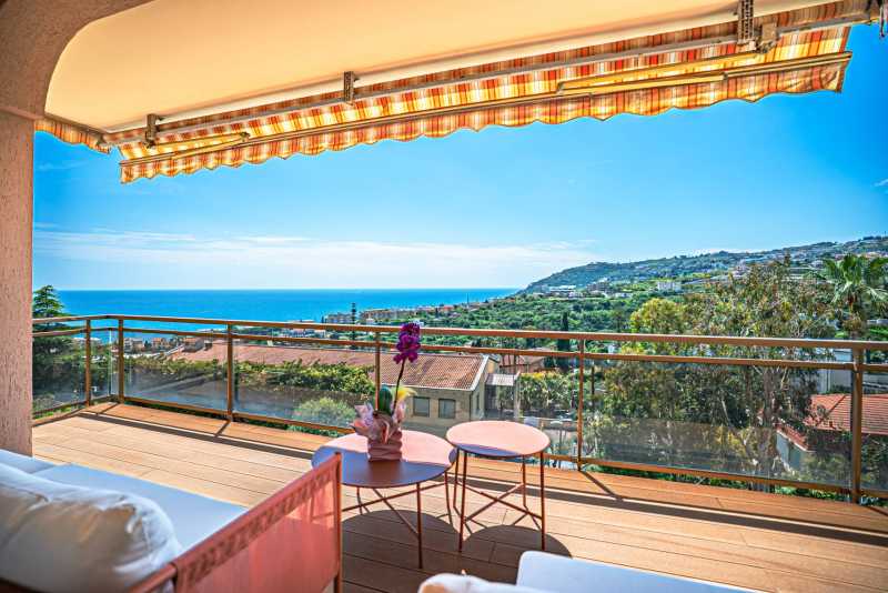 Sanremo'da yenilenmiş üç odalı daire