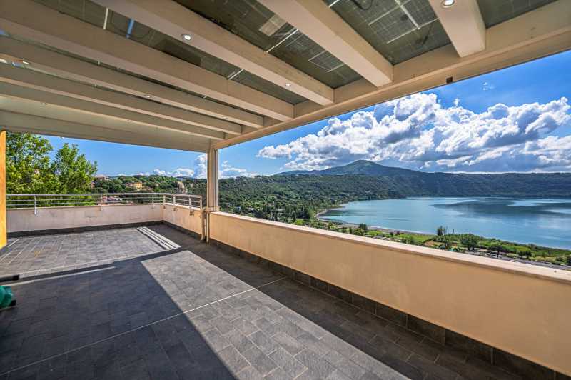 Kastel Gandolfo'da lüks çatı katı