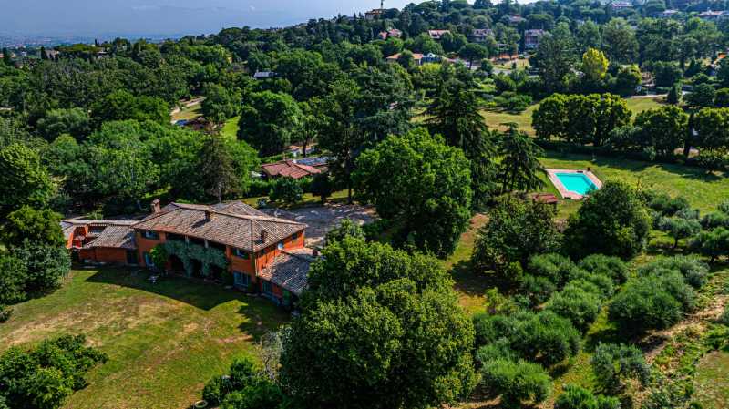 Grottaferrata'da Tarihi ve Havuzlu Villa