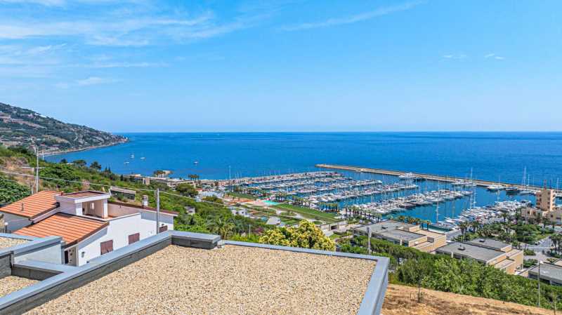 Modern bir villa Santo Stefano al Mare'de.