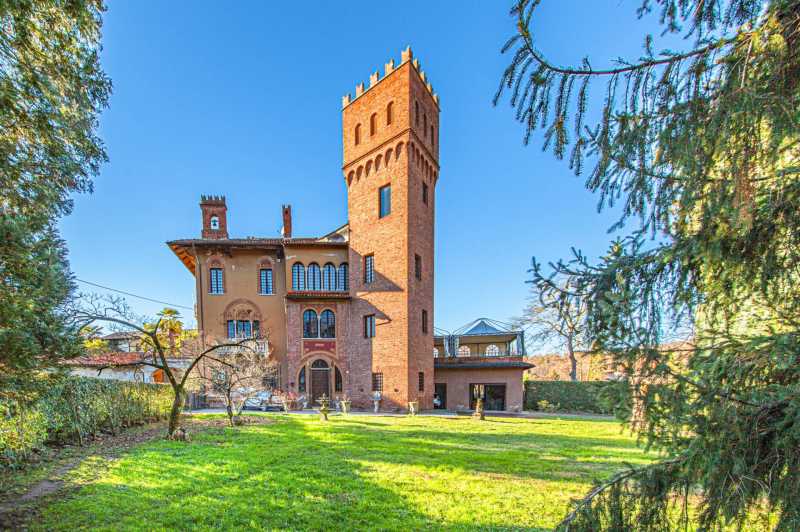 Satılık lüks kale Bogomanero'da