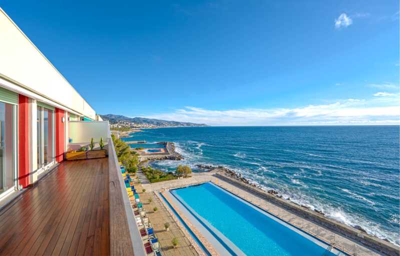 Капо Неро, Санремо'da deniz kenarında daire.