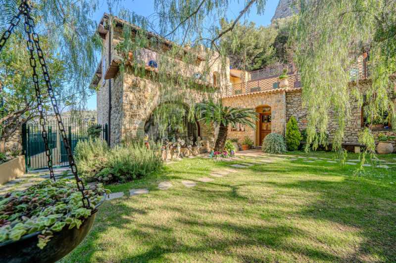 Antik tarzda bir villa Ventimiglia'da.