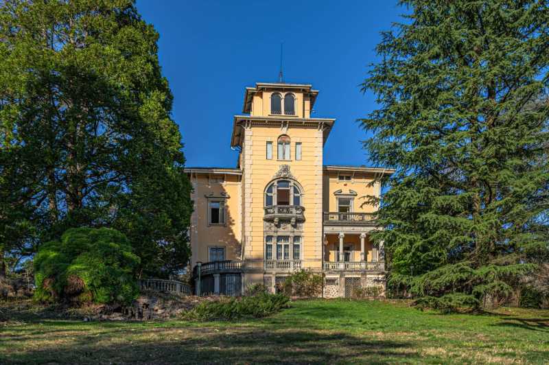 Carolina'nın İsviçre'ye yakın lüks bir villa.