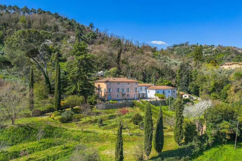 Lucca'da Tarihi Şarap ile Villalı Ev