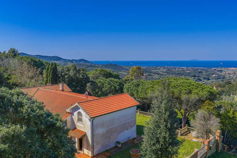 Livorno'da deniz manzaralı villa
