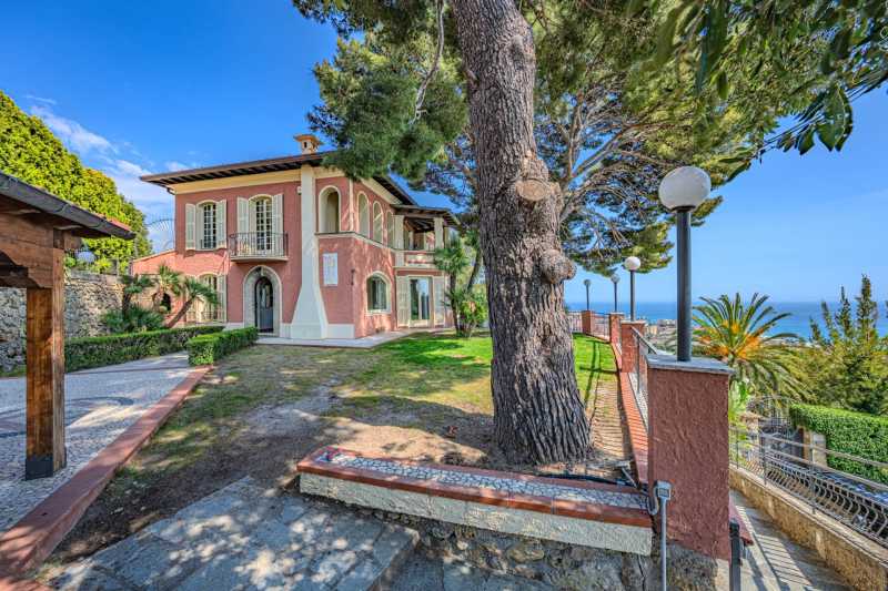 Ventimilya'da muhteşem villa satılık