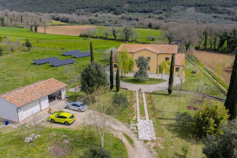 Umbria'nın merkezinde estetik kır malikanesi