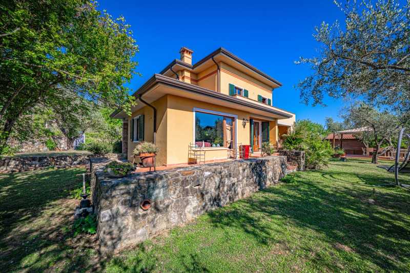 Carrara'da villa satılık