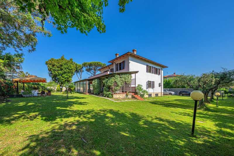 Marina di Carrara'da satılık premium sınıf villa