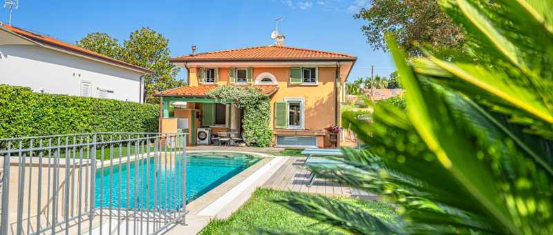 Deniz kenarında Marina di Pietrasanta'da villa kiralık