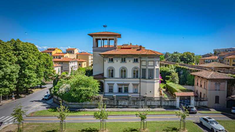 Pisa'nın merkezinde şık tarihi villa satışta