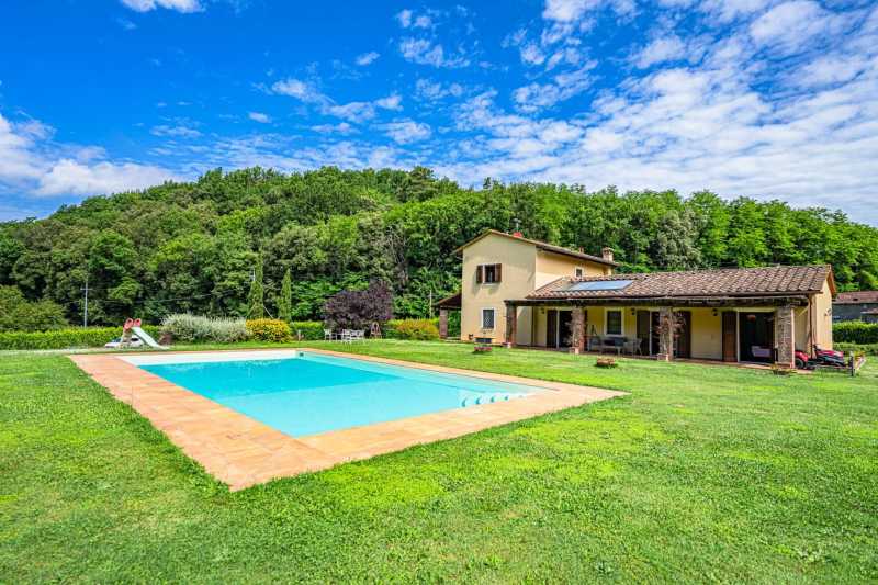 Toskana'da, Lucca yakınlarında villa satılık