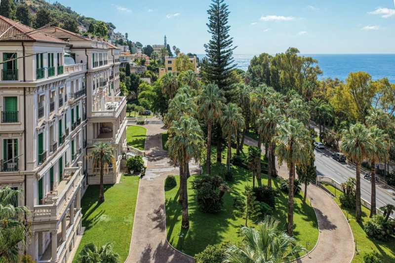 Deniz manzaralı penthouse Ospedaletti'de satılık