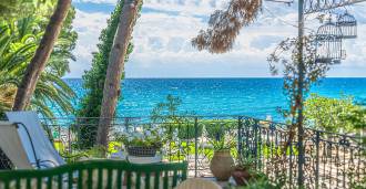 Diano Marina'da plaja açılan lüks villa