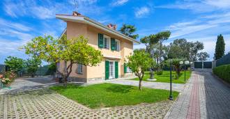 San Remo'da uzun süreli villa kiralama.