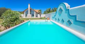 Lazio ve Toskana sınırında modern tarzda havuzlu villa