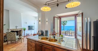 Deniz kenarında, Santa Marinella, Roma'da tarihi ve özel bir villa.