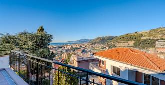 Deniz manzaralı villa, Velekroziya'da.