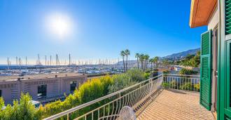 Satılık şık deniz kenarında bir villa, Sanremo'da.