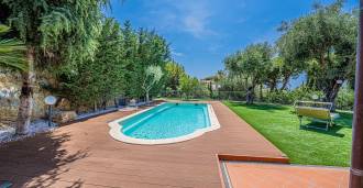 Bordighera'da deniz manzaralı bir villa kiralama