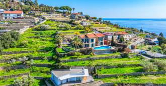 Deniz kenarında bir ev satışta Bordighera'da.