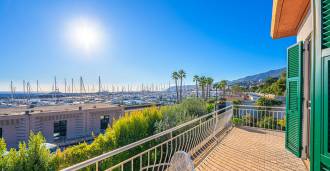 Deniz kenarında, Sanremo'da kiralık şık villa