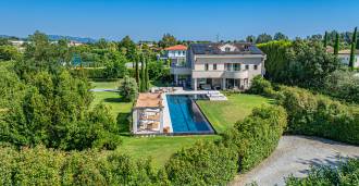 Havuzlu villa Forte dei Marmi'de satılık
