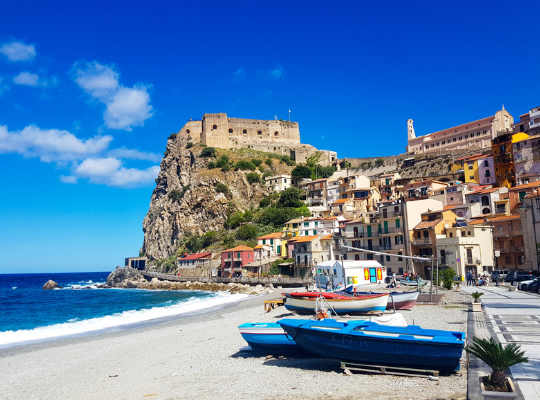 Calabria İtalya'daki Scylla'da yürümek mi? 2021