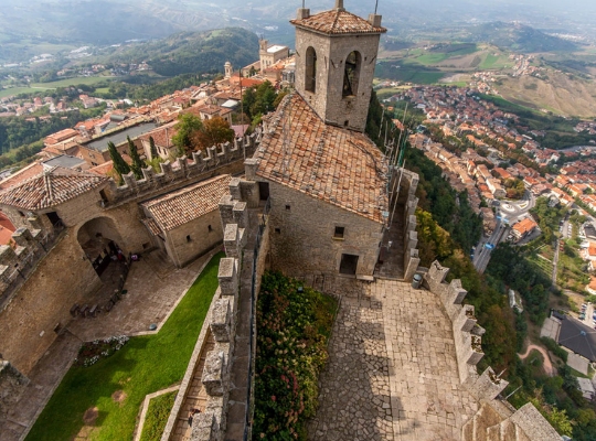 San Marino, İtalya 2021 haritasında çok küçük bir ülkedir.