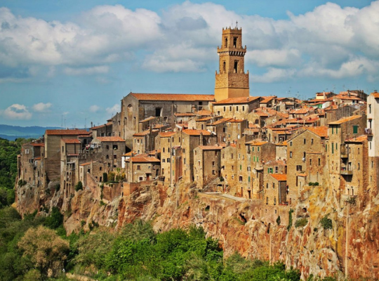 Pitigliano - Güney Toskana 2021'de göksel bir İtalyan hayalet şehri