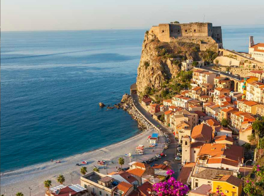 Calabria, İtalya'da bir turizm ve tatil beldesidir.